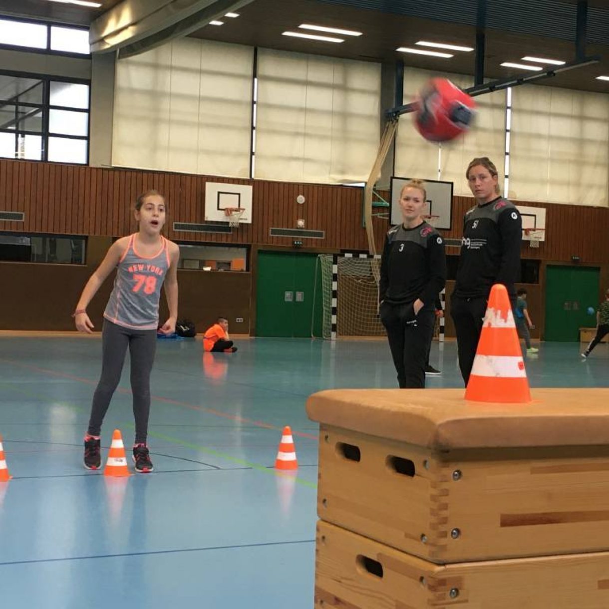 Tussies Metzingen zu Besuch in der Neugreuthschule Metzingen