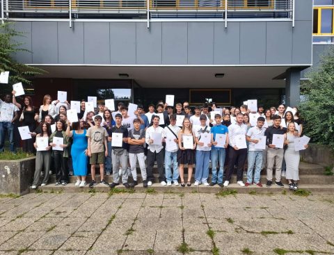 65 AbsolventInnen verlassen 2023 die Neugreuthschule mit einem Hauptschul oder- Werkrealschuabschluss